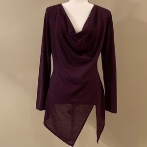 Slimming, asymmetric Violet top from Venus. Size M